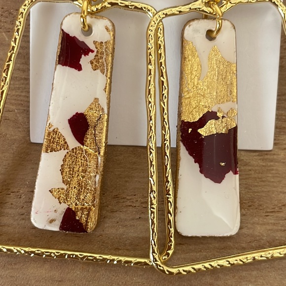 🎉♥️ NEW ARRIVAL! Mural Multi Gold Dangle Earrings Game Day Gifts - Picture 2 of 5